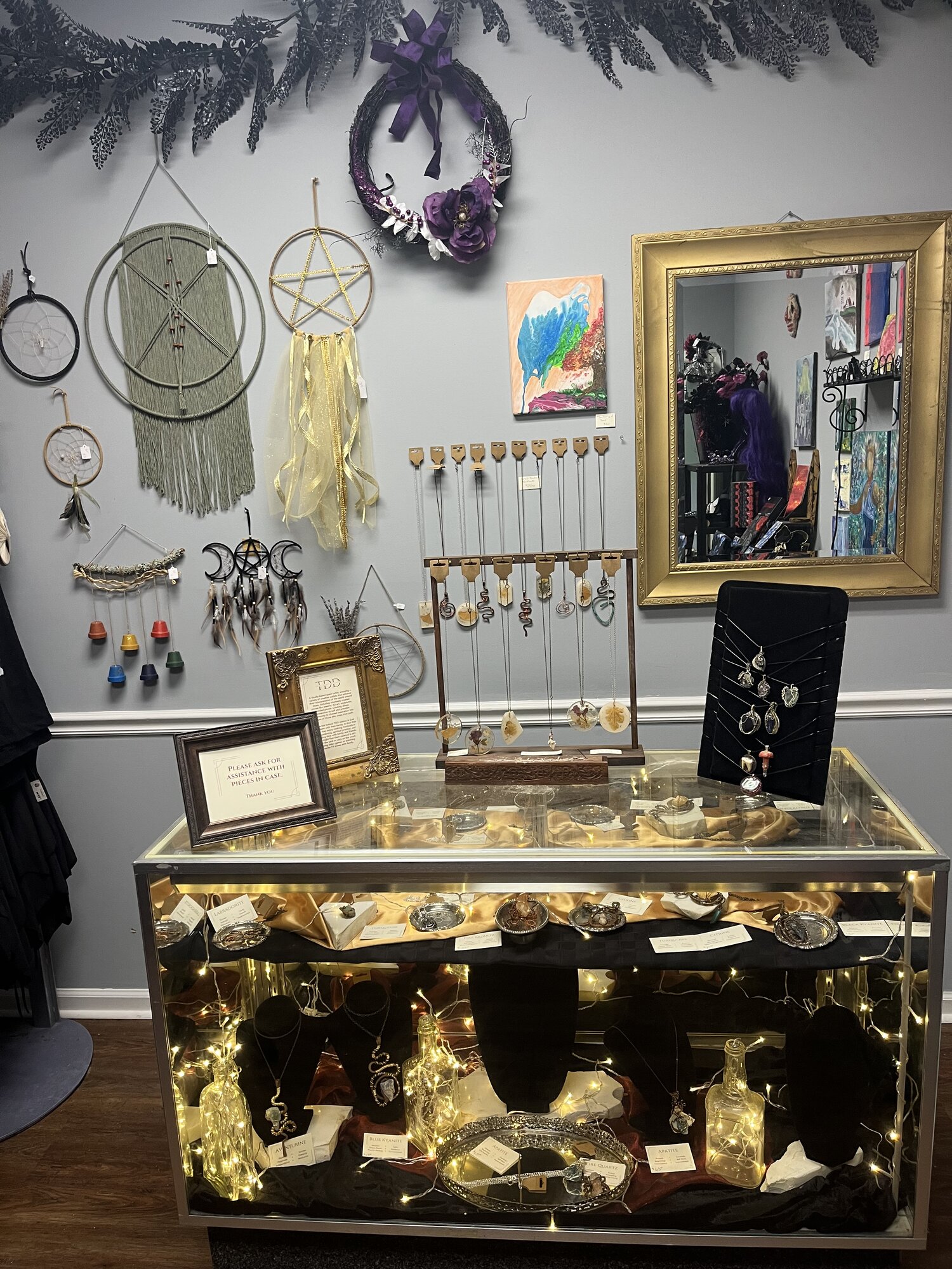 our jewelry displays detail 2
