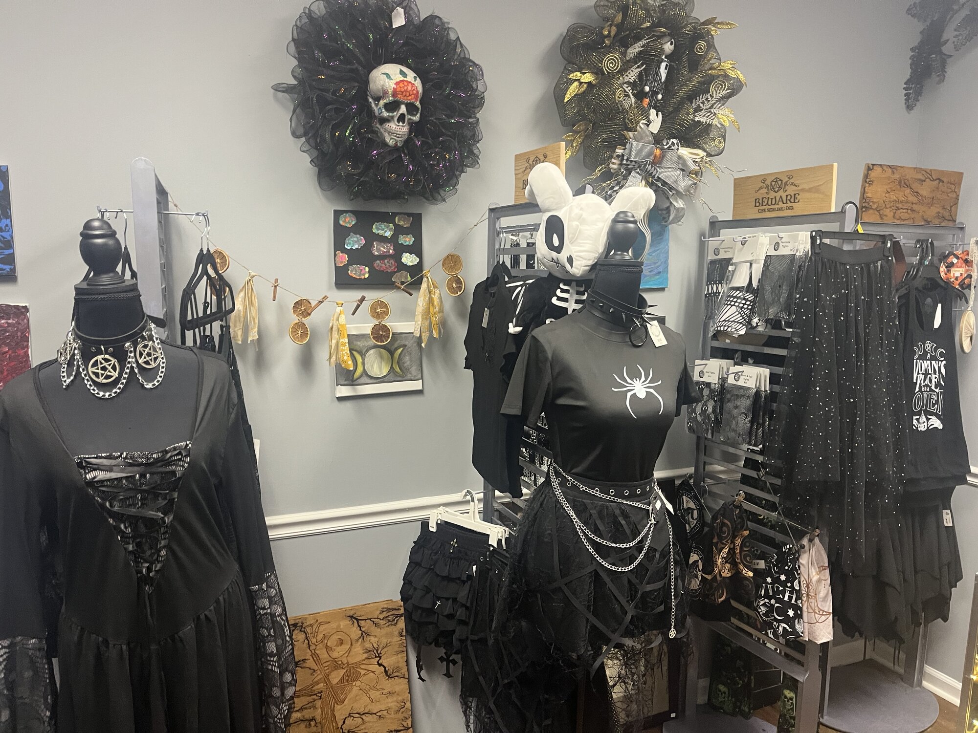 the clothing & shoe room detail 2